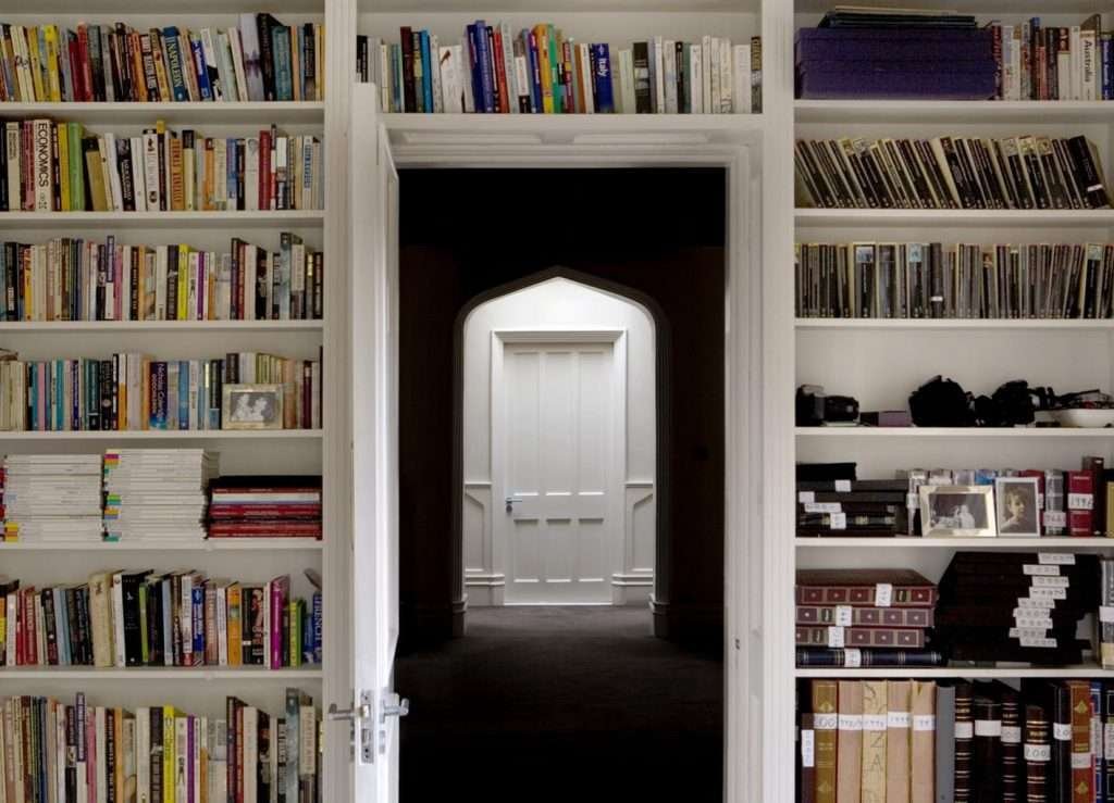 Hidden door in bookshelf
